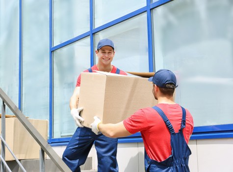 Local packing and unpacking support for residential and business customers in West Kensington